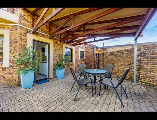 7 BEDROOM FREEHOLD FOR SALE IN EVERSDAL HEIGHTS